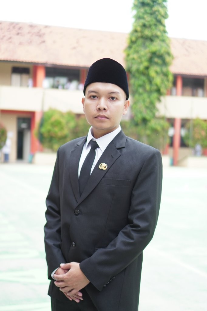 Rizal Esya Firdaus, S.Pd.